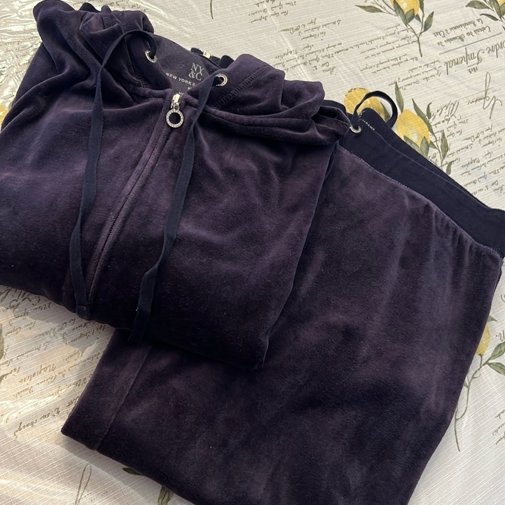 NEW YORK & COMPANY WOMENS JOGGING SUIT
